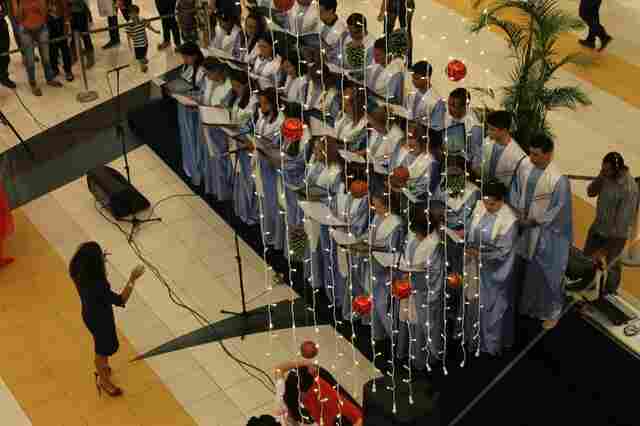 Coral da Igreja Wesleyana faz apresentação no shopping na sexta, dia 23