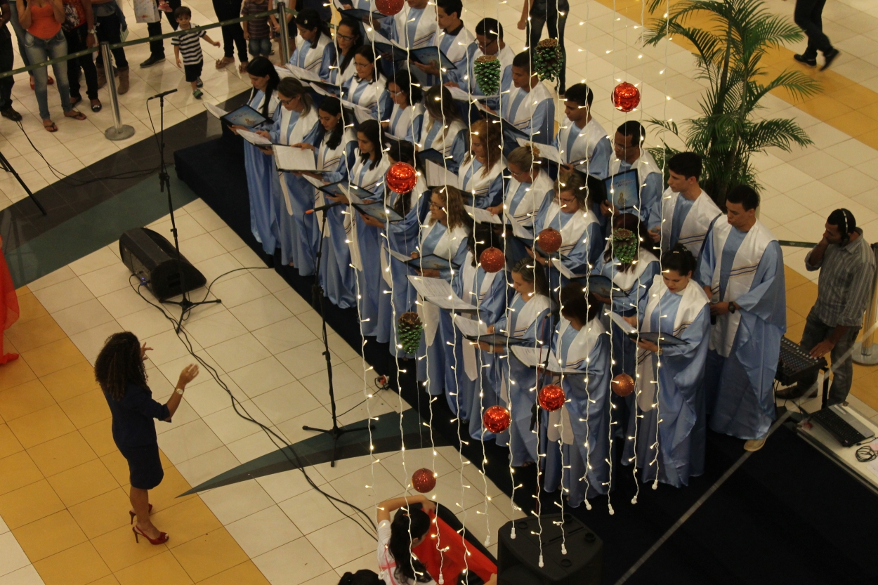 Coral da Igreja Wesleyana faz apresentação no shopping na sexta, dia 23