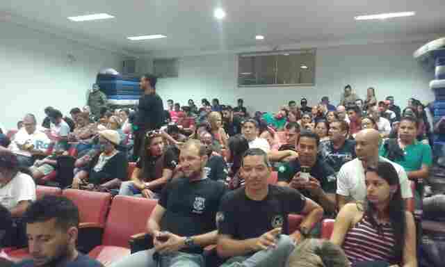 Projeto que altera remuneração dos policiais civis é aprovado e categoria desocupa Assembleia