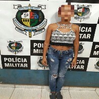 Jovem é detida ao tentar sair de loja sem pagar sapato