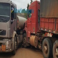 Mulher morre esmagada em acidente envolvendo caminhões em Porto Velho