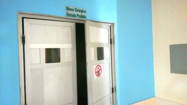 Jovens invadem centro cirúrgico de hospital e retiram mulher grávida sem autorização médica