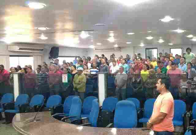 Nazif envia proposta e Câmara aprova projeto do quinquênio após pressão de servidores