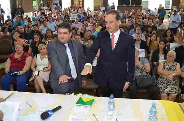 Luizão do Trento e nove vereadores são empossados em Rolim de Moura