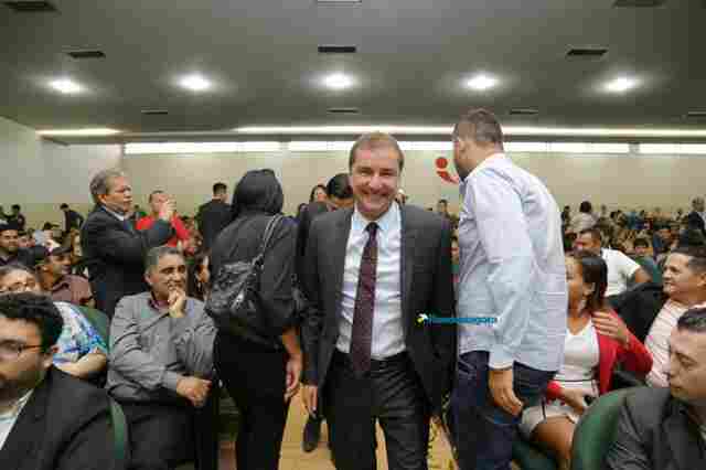 Confira imagens da posse do prefeito Hildon Chaves