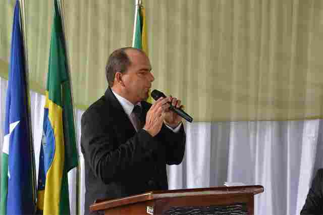 Prefeito Roni Irmãozinho e vereadores são empossados em Buritis