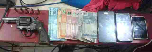 Dupla é presa após roubo a residência na Zona Leste da capital