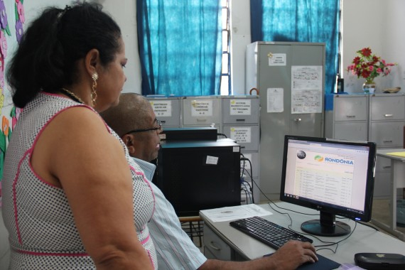 Para evitar filas em frente a escolas, Seduc oferece reserva de matrículas pela internet