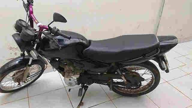 Jovem é preso com moto roubada e alega que recebeu como pagamento do ex-patrão