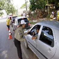 Semtran inicia nova forma de abordagem em blitz educativa