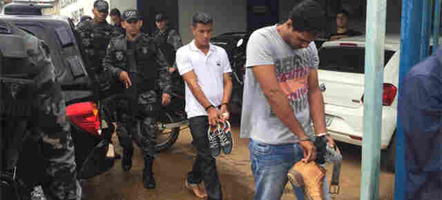 Relojoaria é assaltada e após negociação criminosos liberam reféns e se entregam