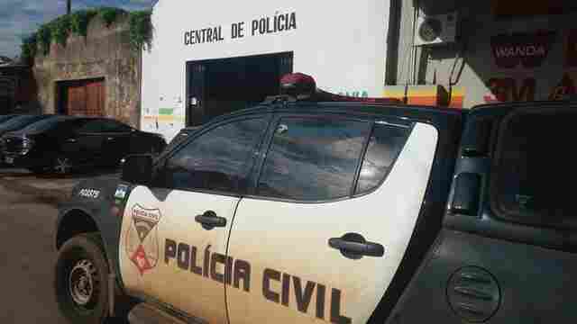 Homem espanca ex-mulher e ao ser preso ameaça matá-la para evitar que ela o denuncie