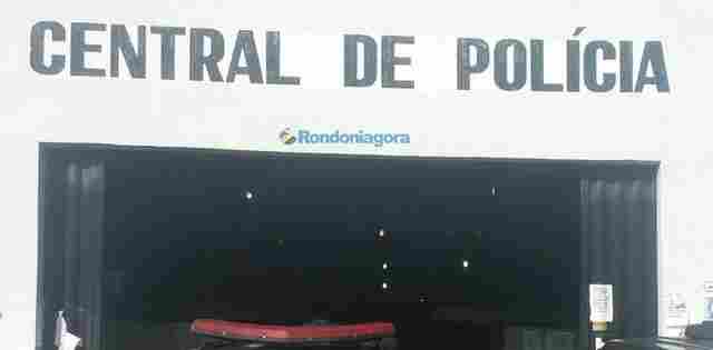 Dupla suspeita de roubo é presa com moto furtada na Zona Leste