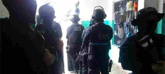 Em revista no Presídio Ênio Pinheiro, quase 20 celulares são encontrados dentro das celas