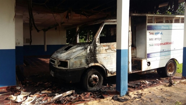 Incêndio destrói parte do Centro de Zoonoses e carrocinha em Ariquemes