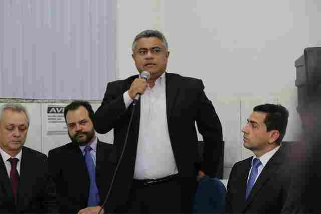 Prefeito Hildon exonera secretário da Administração; Luiz Guilherme assume