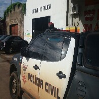 Homem espanca ex-mulher e ao ser preso ameaça matá-la para evitar que ela o denuncie