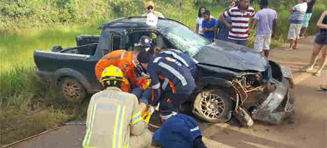 Mãe fica com fratura na perna após filho bater na lateral do veículo em que ela estava