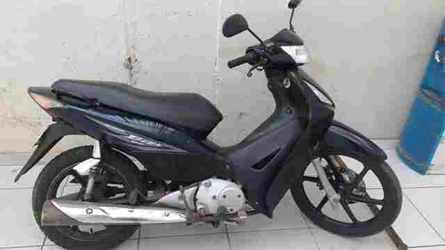 Homem é preso com motocicleta roubada e alega que veículo pertence ao filho