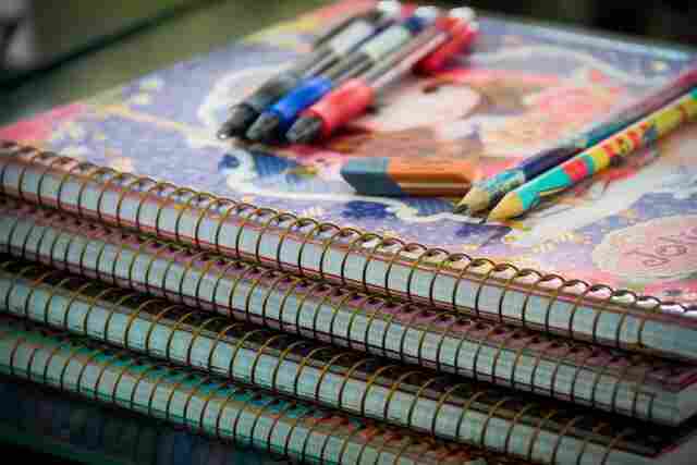 Procon dá dicas de como economizar na compra de materiais escolares