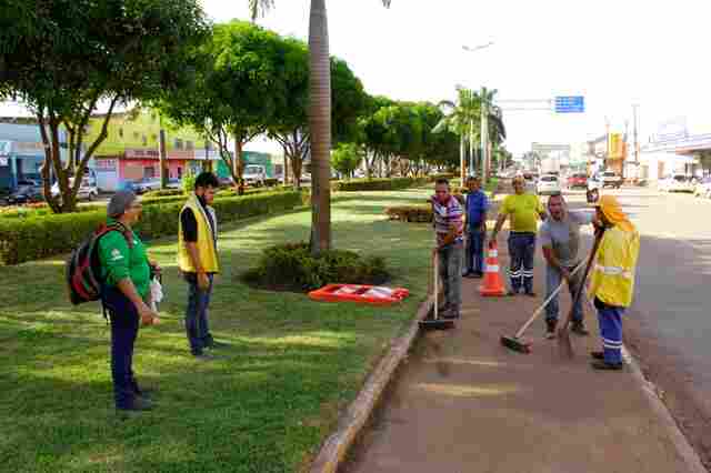 Prefeitura realiza mutirão de limpeza nas principais vias