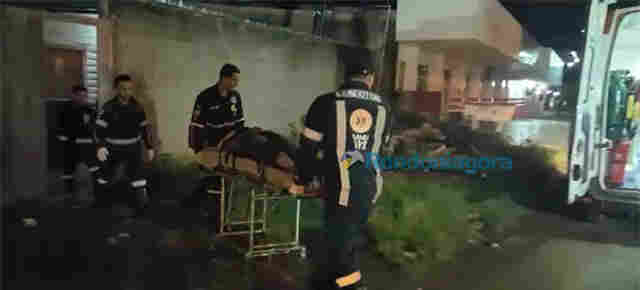 Homem invade casa, tenta matar jovem de 19 anos a tiros e em seguida foge