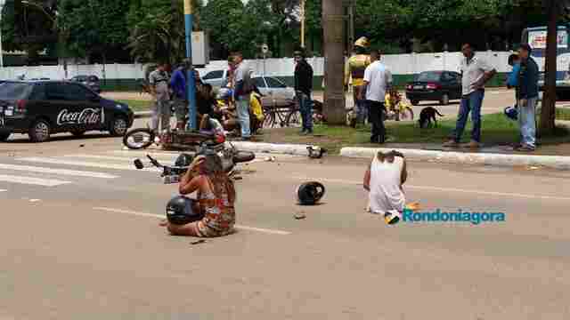 Recém-nascido e outras três pessoas ficam feridas em acidente envolvendo motos