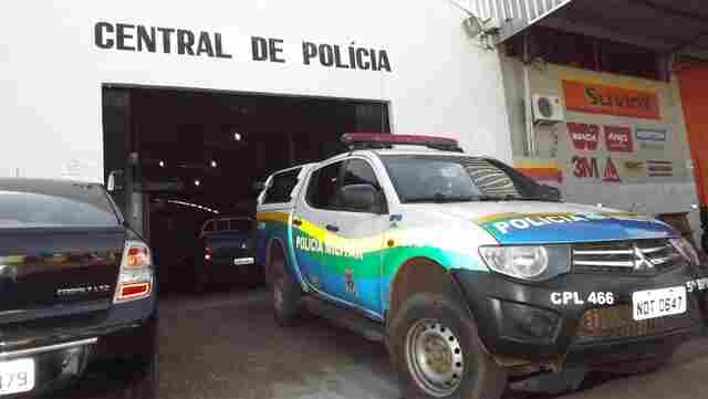 Homem furta celular, troca em boca de fumo e ameaça esfaquear vítima após sair da prisão