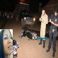 Mulher morre após colidir moto em caminhão boiadeiro