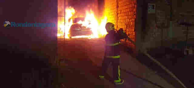 Vídeo: Criminosos incendeiam carro após tentarem assaltar residência