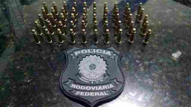 PRF apreende 50 munições com motociclista na BR-364