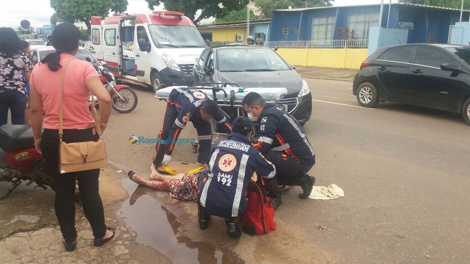 Motociclista de 70 anos fica ferida após colisão com automóvel em Porto Velho