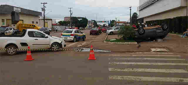 Bêbado, ex-coordenador da Juventude de Nazif capota carro e destrói placa do Daia