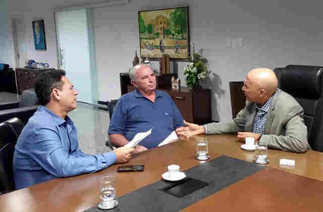 Confúcio vai alterar decreto que retira servidores da saúde dos municípios