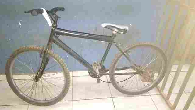 Dupla é flagrada vendendo droga na Praça Madeira Mamoré