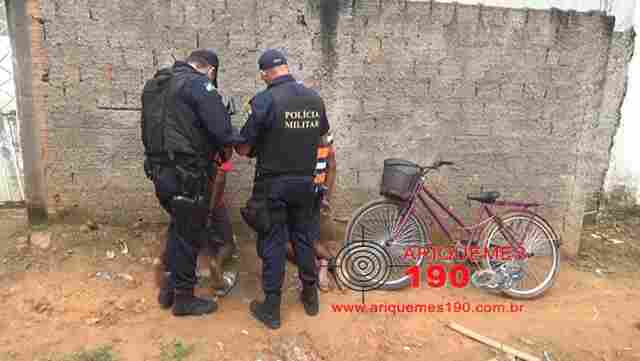 Albergado e adolescente ameaçam esfaquear vítima durante roubo e são detidos por populares