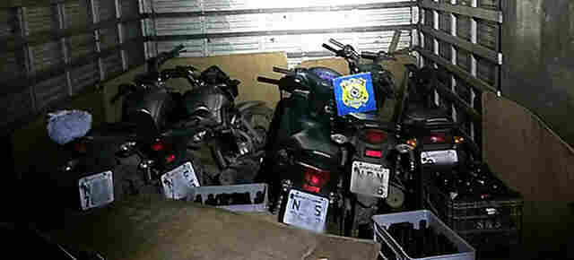 PRF apreende caminhão com cinco motos roubadas que seriam levadas para a Bolívia; confira lista