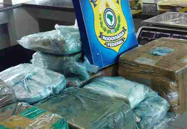 Casal é preso pela PRF com 41 quilos de cocaína; droga seria levada à São Paulo