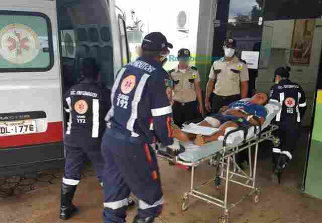 Homem é atingido por tiro enquanto conversava em frente à casa de amigo no Bairro Mariana