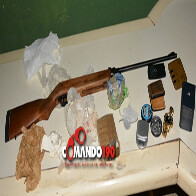 Apenado do regime aberto e mais um são presos suspeitos de chefiar boca de fumo