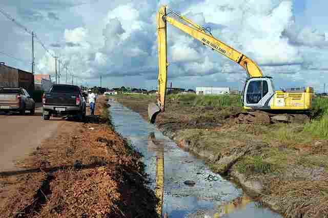 Em Porto Velho, Prefeitura prioriza limpeza de canais para conter alagamentos