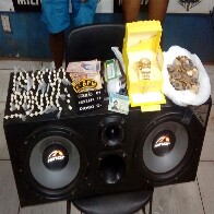 Irmãos são presos com mais de 100 invólucros de droga na capital