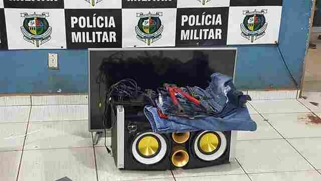Criminosos são presos durante furto em residência