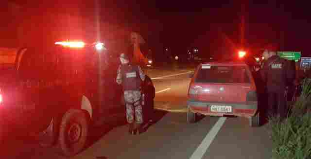 Polícia persegue criminosos após roubo a residência e recupera veículo, em Porto Velho