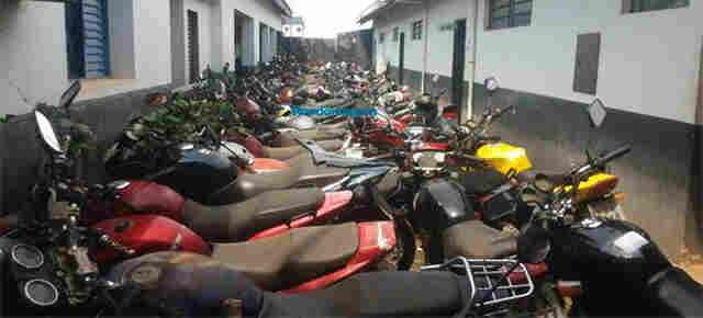 Mais de 300 motos recuperadas ocupam pátio de delegacia em Porto Velho