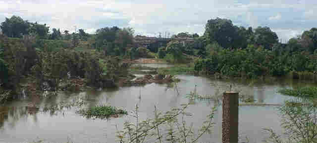 Famílias insistem em permanecer em áreas de risco