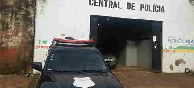 Jovem criminoso é surrado por populares ao tentar tomar bicicleta de mulher