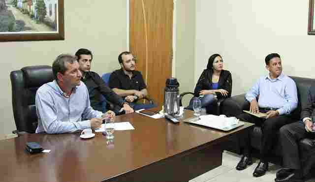 Prefeito pede que vereadores o ajudem a aumentar a arrecadação
