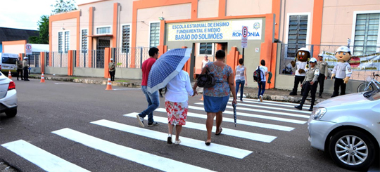 Semtran inicia campanha para orientar pedestres e motoristas em frente a escolas em Porto Velho