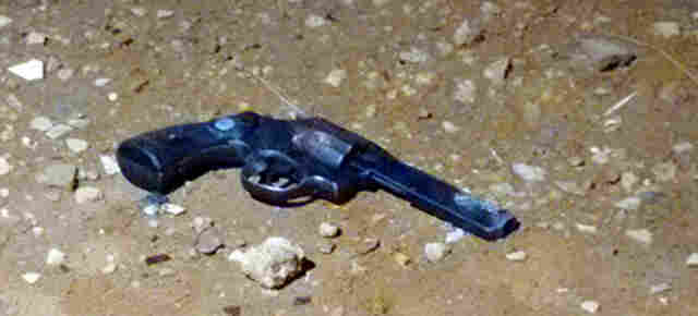 Criminoso morre e adolescente é detido após assalto a residência